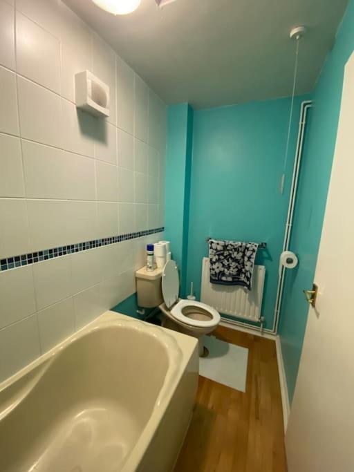 Cosy Apartment With Private Access And Kitchenette In Guildford (Adults Only) Worplesdon Bagian luar foto
