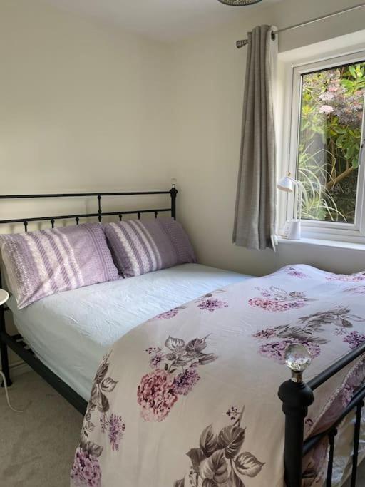 Cosy Apartment With Private Access And Kitchenette In Guildford (Adults Only) Worplesdon Bagian luar foto