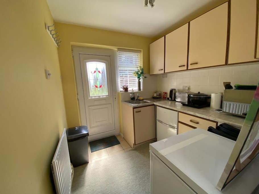 Cosy Apartment With Private Access And Kitchenette In Guildford (Adults Only) Worplesdon Bagian luar foto