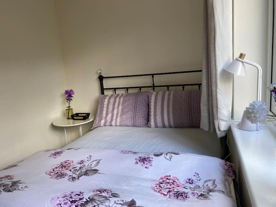 Cosy Apartment With Private Access And Kitchenette In Guildford (Adults Only) Worplesdon Bagian luar foto