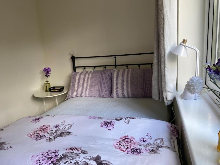 Cosy Apartment With Private Access And Kitchenette In Guildford (Adults Only) Worplesdon Bagian luar foto
