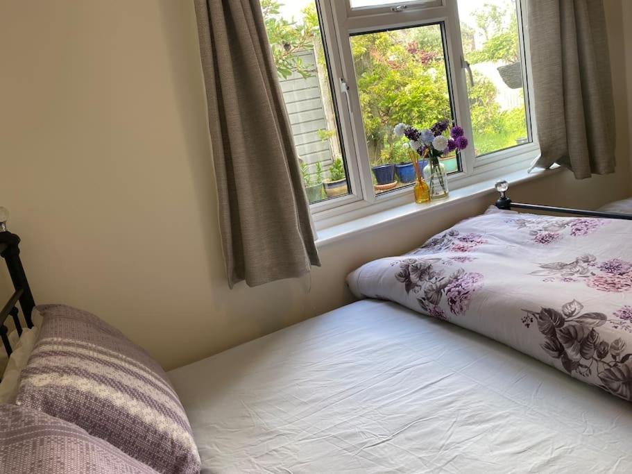 Cosy Apartment With Private Access And Kitchenette In Guildford (Adults Only) Worplesdon Bagian luar foto
